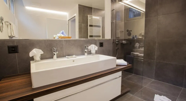 Люкс Deluxe с балконом Garni Hotel Frohburg