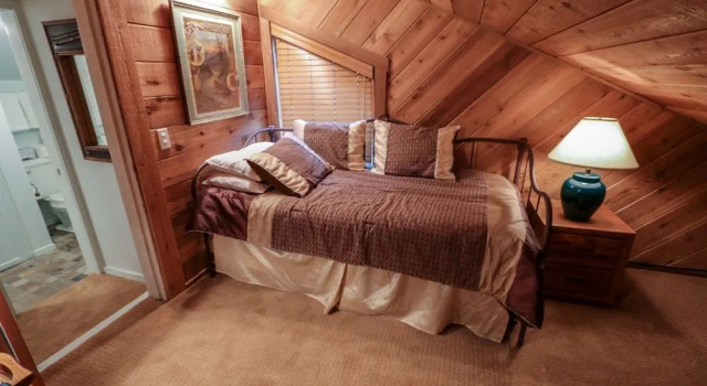 Snowcreek II 202 Remodeled, Light and Bright Condo with Washer Dryer by RedAwning, Book Lejlighed Mammoth Lakes Mammoth