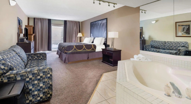Двухместный номер Deluxe Super 8 by Wyndham Niagara Falls by the Falls