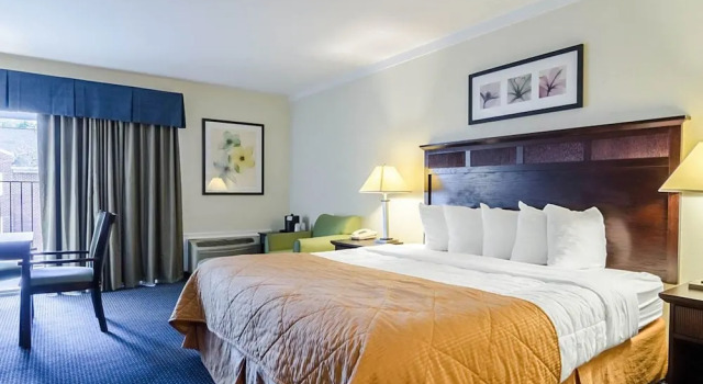 Двухместный номер Standard с балконом Rodeway Inn & Suites Williamsburg Central