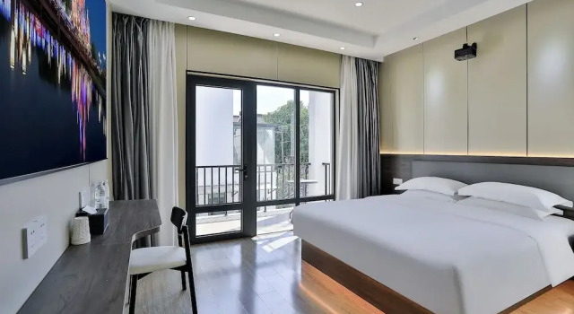Люкс Yinshu Lunasvilla Courtyard Garden Resort Hotel