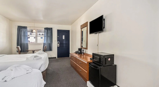 Четырёхместный номер Economy Ludington Pier House
