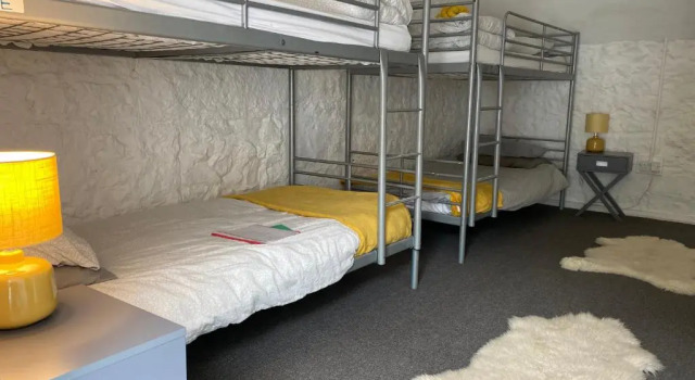 Кровать в общем номере Hartfield House Hostel