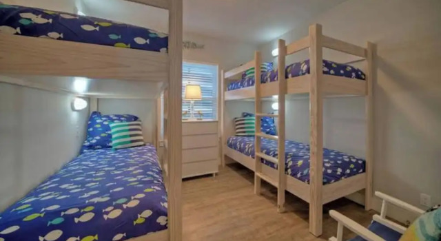 2 Homes in Las Palmeras by Avantstay Sleeps 18, Resort Pool + Private Patio Walk to Town, Golf Cart Zone, Забронировать Курортный отель Курортные отели Порт-Аранзас, рядом с Музей города Порт-Аранзас, Курортный отель