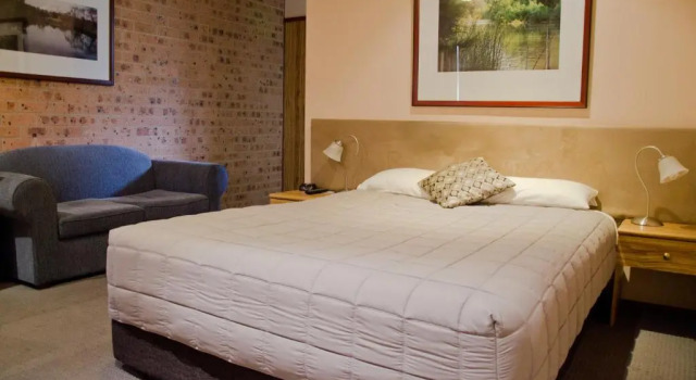 Номер Deluxe Baybrook Motor Inn