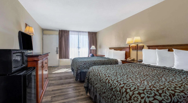 Четырёхместный номер Standard Days Inn by Wyndham Titusville Kennedy Space Center