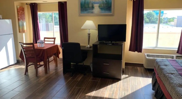 Студия Days Inn & Suites by Wyndham Tampa/Raymond James Stadium