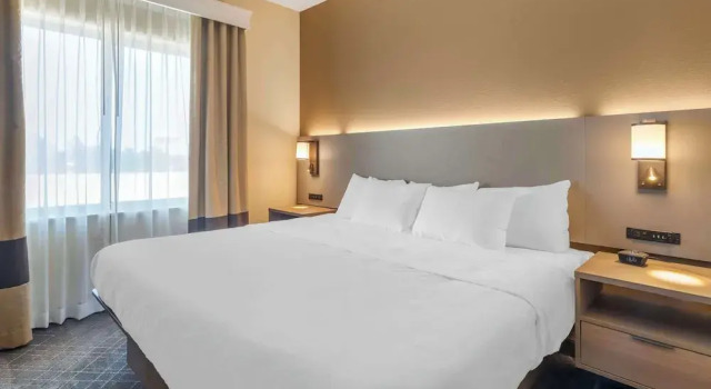 Семейный люкс Comfort Suites McKinney-Allen