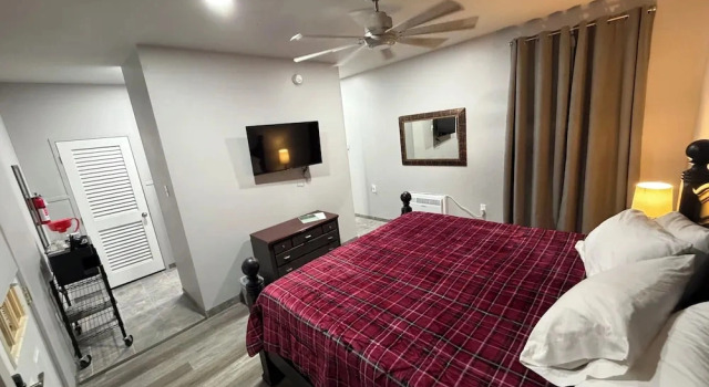 Germantown Inn & Lounge, Book Pension Hermann Missouri