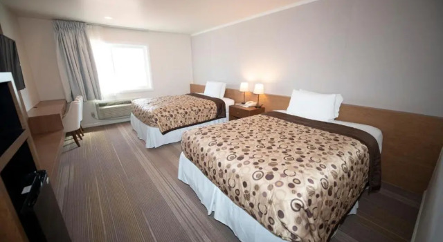 Четырёхместный номер Standard Brookhurst Plaza Inn