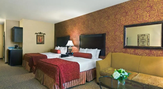 Четырёхместный люкс Oxford Suites Boise