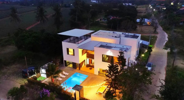 Коттедж Relax Pool Villa