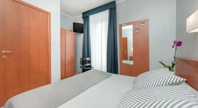 Hotel Reyes, Забронировать Отель Сан-Джованни Рим, рядом с Ослиные ворота