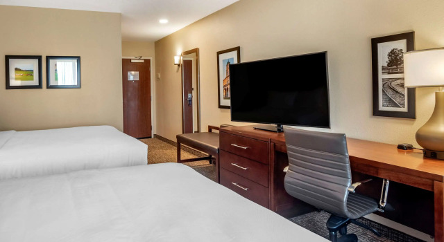 Четырёхместный номер Standard Comfort Inn & Suites Harrisonburg