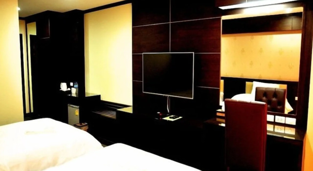 Двухместный номер Standard с балконом и с видом на город Green Hill Hotel Phayao