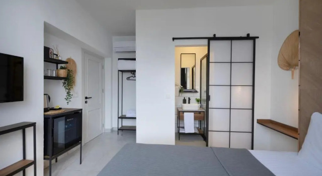 The Easy Rooms Verandah, Забронировать Отель Калеичи 