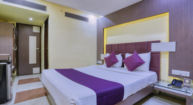 Номер Premium FabHotel Amrit Residency