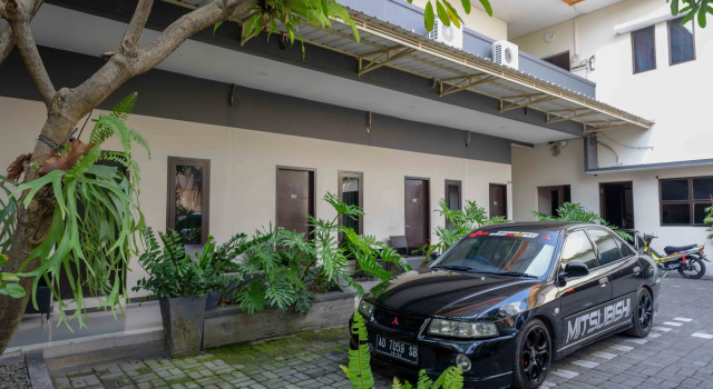 Urbanview Hotel Solo Tiara