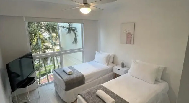 Апартаменты Standard The Crest Apartments - Main Beach