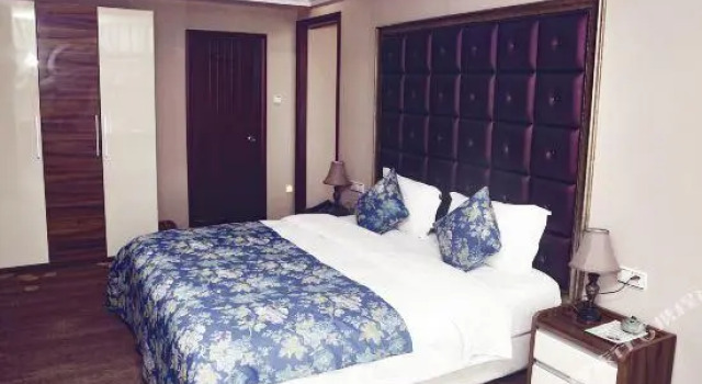 Люкс Business Qingdao Sanfod Hotel