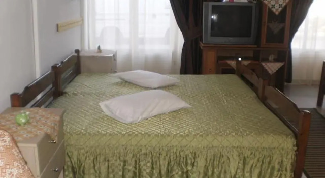 Garden House, Book Apartment  