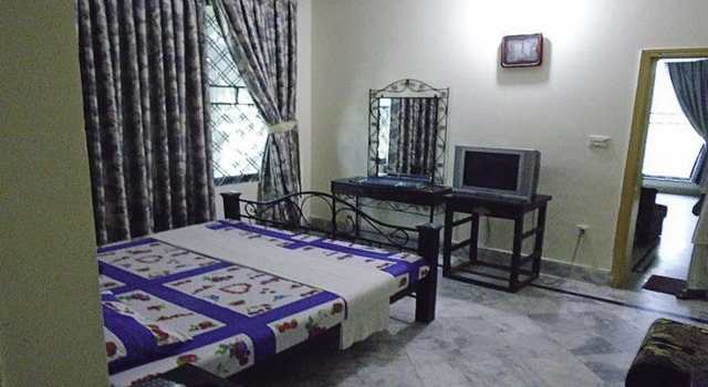 Royal Chalet Guest House, Rezervasyon Şale Johar Town villalar, Villa
