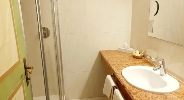 Номер Standard Raffls Hotel