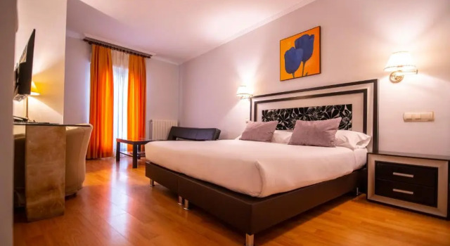 Трёхместный номер Standard Hotel Rua Salamanca