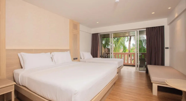 Трёхместный номер Family с балконом Курортный отель Phuket Orchid Resort and Spa