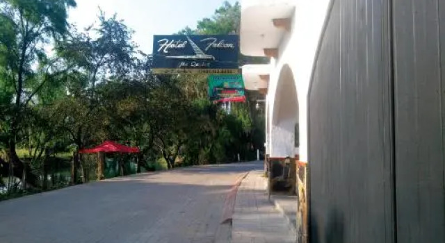 Hotel Falcon, Забронировать Отель Тамасопо La Huasteca