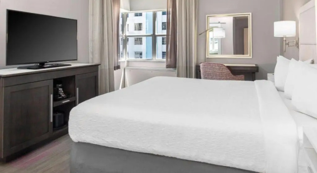 Двухместный номер с холодильником Hotel Continental Miami Beach, Tapestry Collection by Hilton