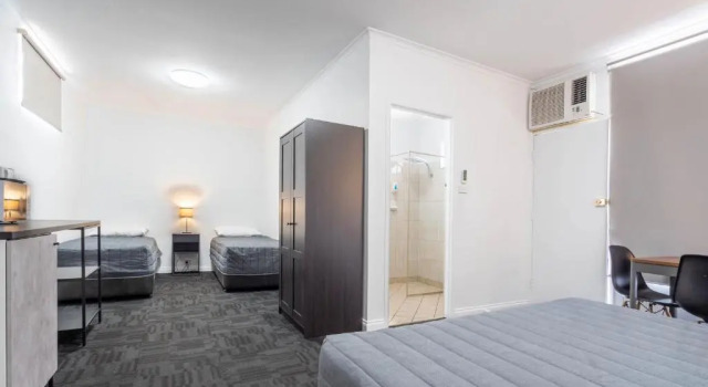 Семейный номер Standard City West Motel