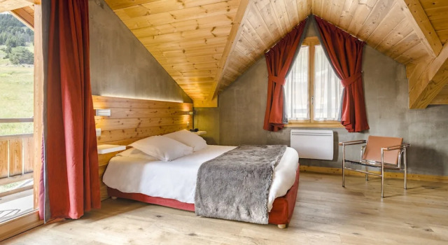 Трёхместный номер Superior с балконом Anova Hotel & Spa