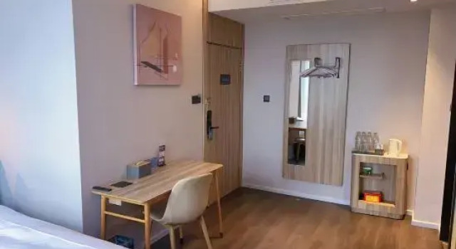 Люкс HanTing Hotel (Wuxi Taihu Lake Yuantouzhu Scenic Spot The MixC)