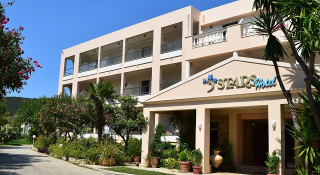Three Stars Beach Hotel, Забронировать Отель Отели периферии Ионических островов с парковкой, Парковка