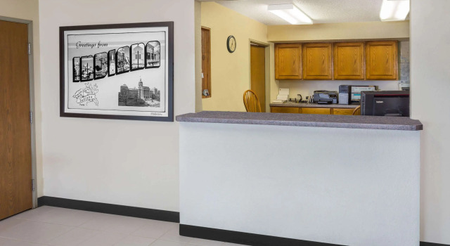 Super 8 by Wyndham Hebron Lowell Area, Prenota Locanda Cedar Lake 