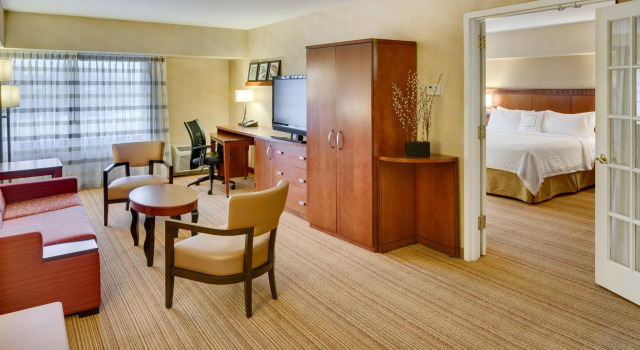 Двухместный люкс Presidential c 1 комнатой Courtyard Shelton