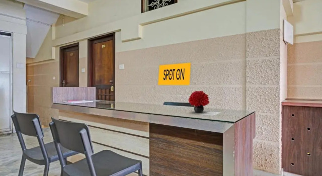 SPOT ON Thomsun Inn, Забронировать Отель Отели Коччи 3 звезды, 3*