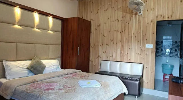 Hotel Arti guest house Dalhousie, Забронировать Гостевой дом Отели штата Химачал-Прадеш с парковкой, Парковка