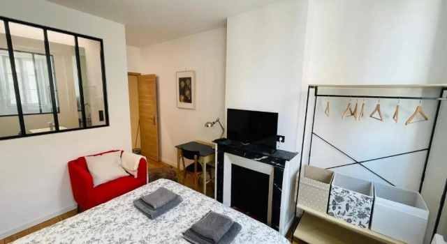 Коттедж c 1 комнатой Le Charmant Bailla Science-po