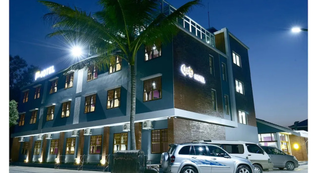 Gold Hotel
