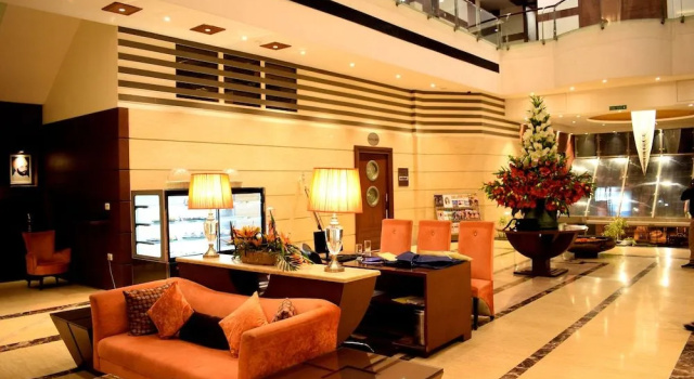 Hotel Royal Cliff, Забронировать Отель Отели Канпура с бассейном, Бассейн