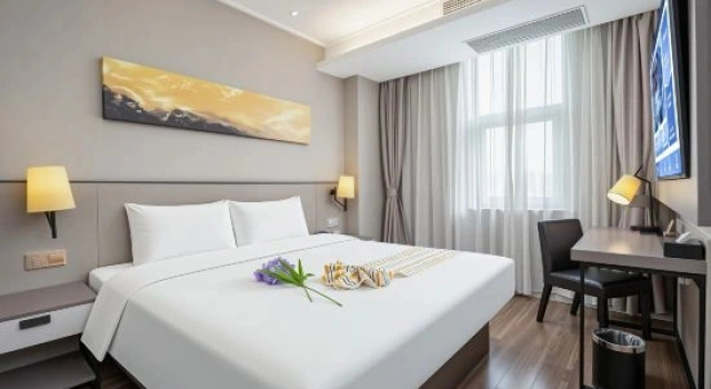 Двухместный люкс Homeinn Plus Hotel (Tai'an Dongyue Street Renault Wuyue Plaza)