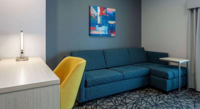 Двухместный люкс La Quinta Inn & Suites by Wyndham Shorewood