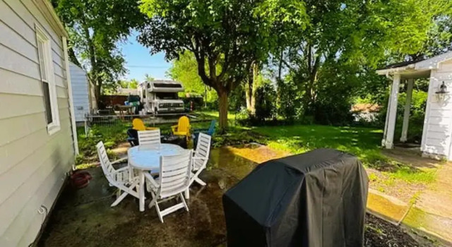 3 Bedroom Home 7 Blocks From ND Firepit 54231, Prenota Casa vacanze Hotel a Indiana con parcheggio, Parcheggio