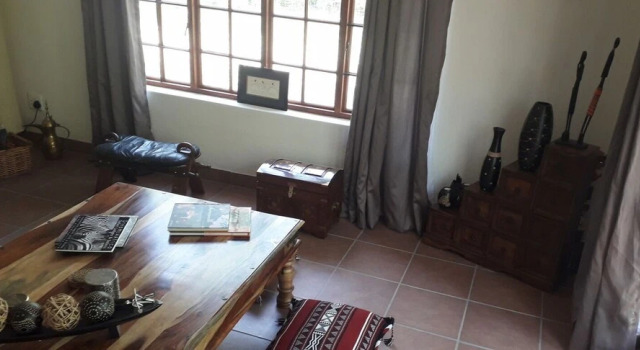 Коттедж с 5 комнатами Lovely holiday home for a large family or friends bordering Kruger National Park