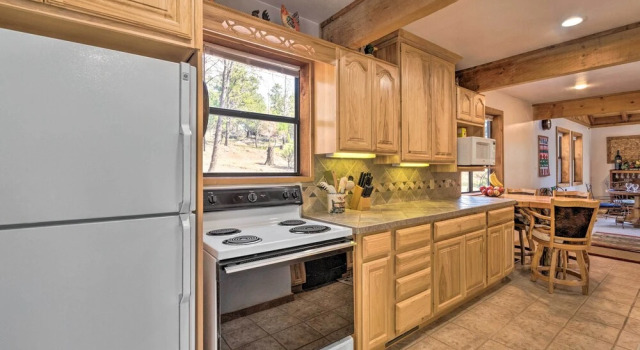 Коттедж Alto Home w/ Deck & Views ~ 15 Mi to Ski Apache!