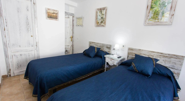 Hostal Y Habitaciones La Estrella, Забронировать Отель Марбелья Коста-дель-Соль, рядом с Набережная Марбельи