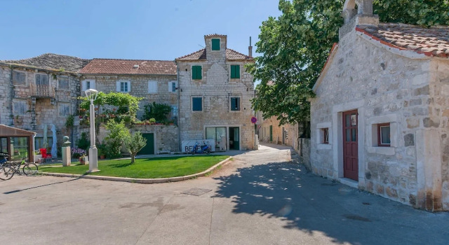 House Ned, Rezerwuj Hotel Hotele w Split-Dalmatia County z parkingiem, Parking