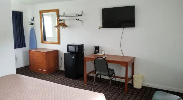 Budget Inn Breezewood, Rezerwuj Mini-hotel Hotele w Breezewood z parkingiem, Parking